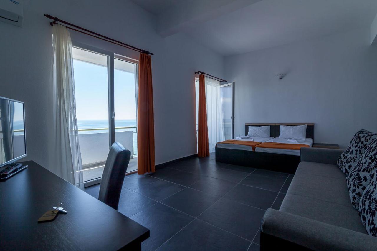 Cosmos Hotel 3*